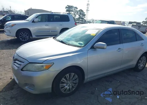 2010 Toyota Camry Le z USA, uszkodzony, nr VIN 4T1BF3EK5AU069324